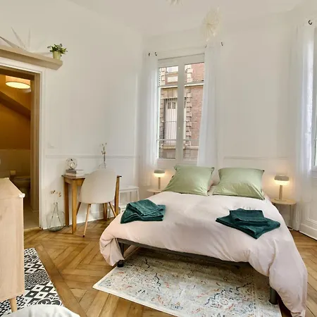 Le 38 F2 De Charme Renove Proche Vieux-marche Апартаменты *