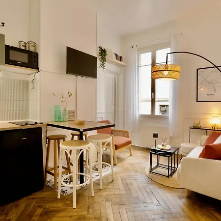 Le 38 F2 De Charme Renove Proche Vieux-marche Апартаменты *