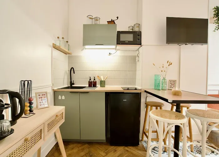 Le 38 F2 De Charme Renove Proche Vieux-marche Апартаменты *