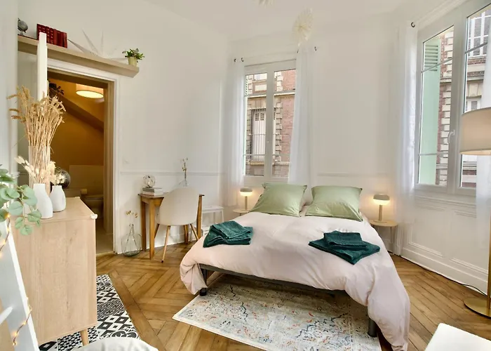 Le 38 F2 De Charme Renove Proche Vieux-marche Апартаменты *