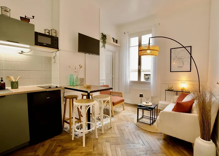 Le 38 F2 De Charme Renove Proche Vieux-marche Апартаменты *