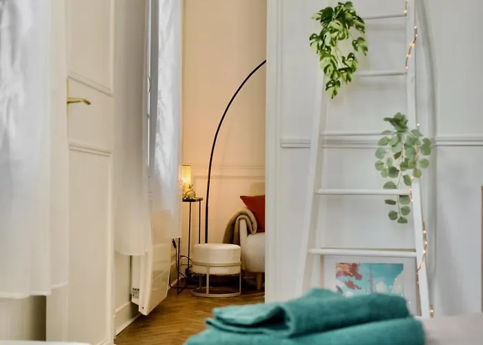 Апартаменты Le 38 F2 De Charme Renove Proche Vieux-marche