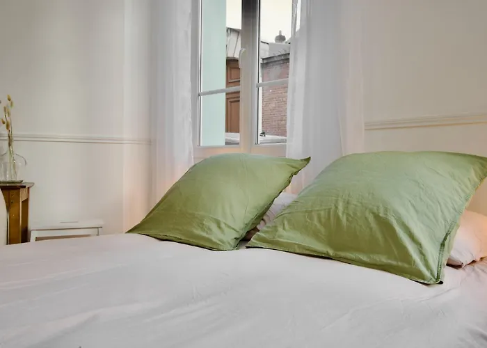 Апартаменты Le 38 F2 De Charme Renove Proche Vieux-marche *