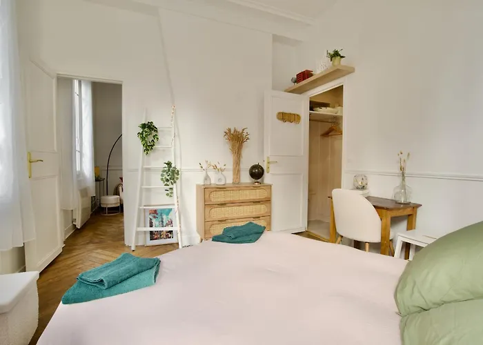 Апартаменты Le 38 F2 De Charme Renove Proche Vieux-marche