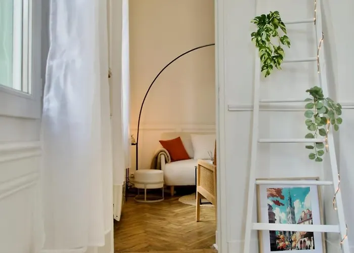 Апартаменты Le 38 F2 De Charme Renove Proche Vieux-marche Руан