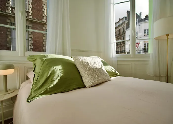 Le 38 F2 De Charme Renove Proche Vieux-marche Апартаменты *